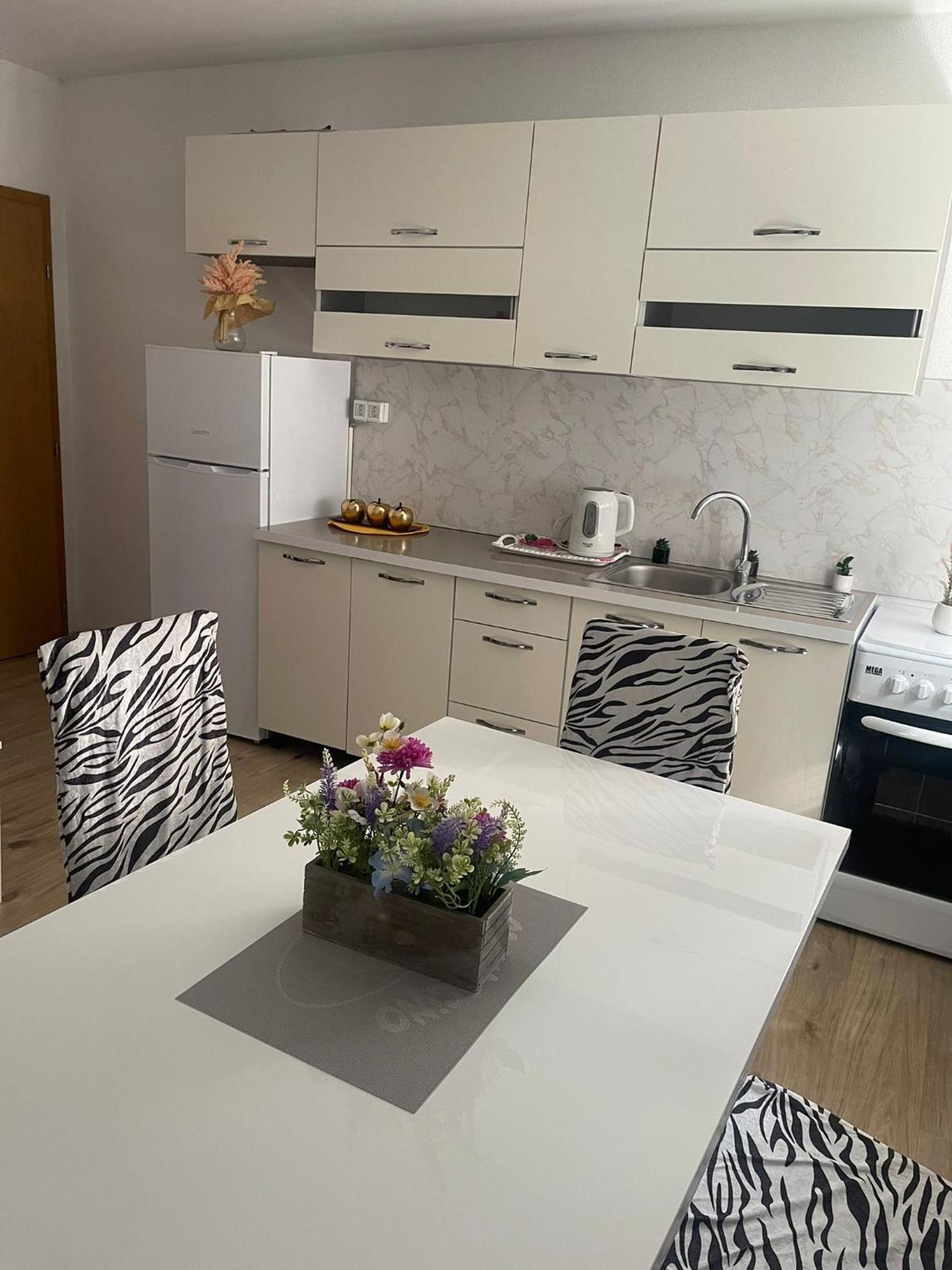 Apartmani Zuti Neum Exterior photo